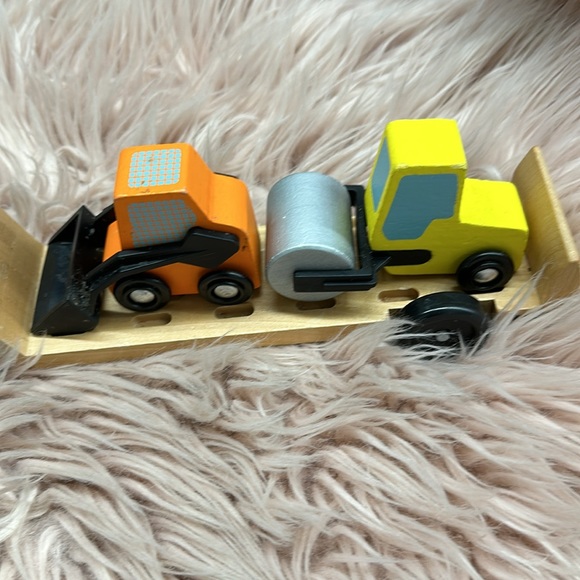Melissa & Doug trailer and trucks - Picture 2 of 2